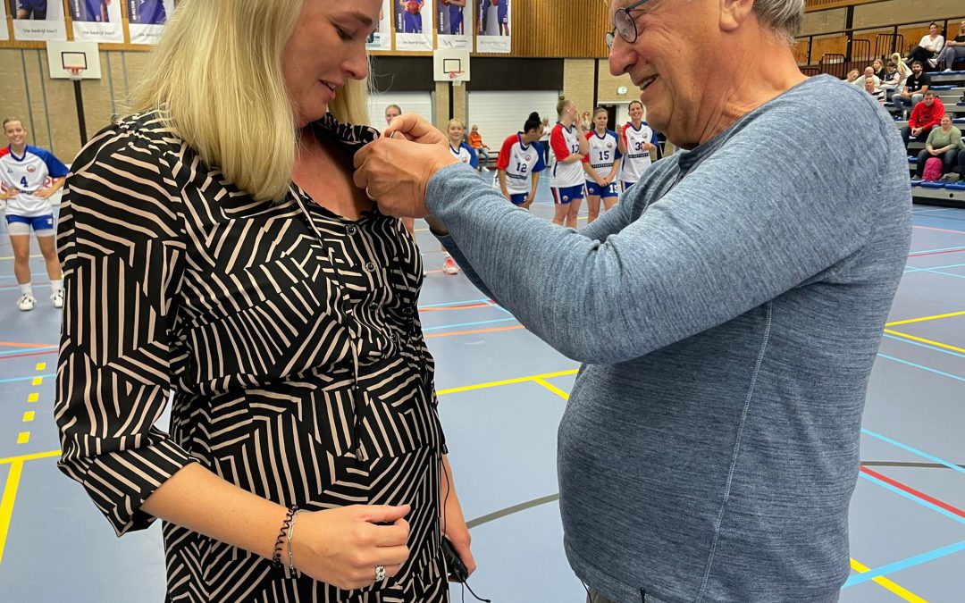 Eerste waarderingsspeld CBV Binnenland voor Eline Kasius